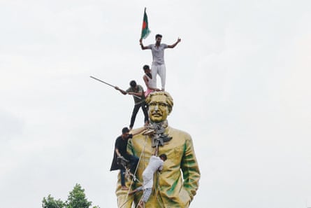 Anti-government protesters climb and attempt to vandalise the statue of Sheikh Mujibur Rahman, Bangladesh’s founding father and father of Sheikh Hasina, as they celebrate her resignation.