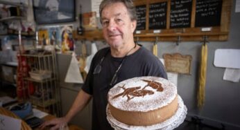 The sweet story of how a chance meeting led to Australia’s ‘old baby cake’ going viral on Chinese social media