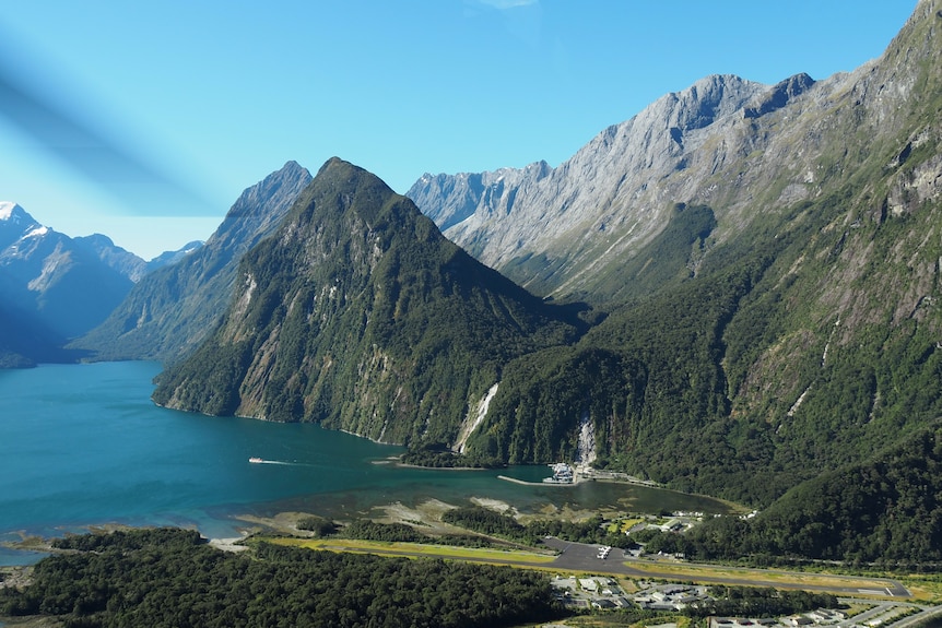 A breathtaking photo of Milford Sound, New Zealand.