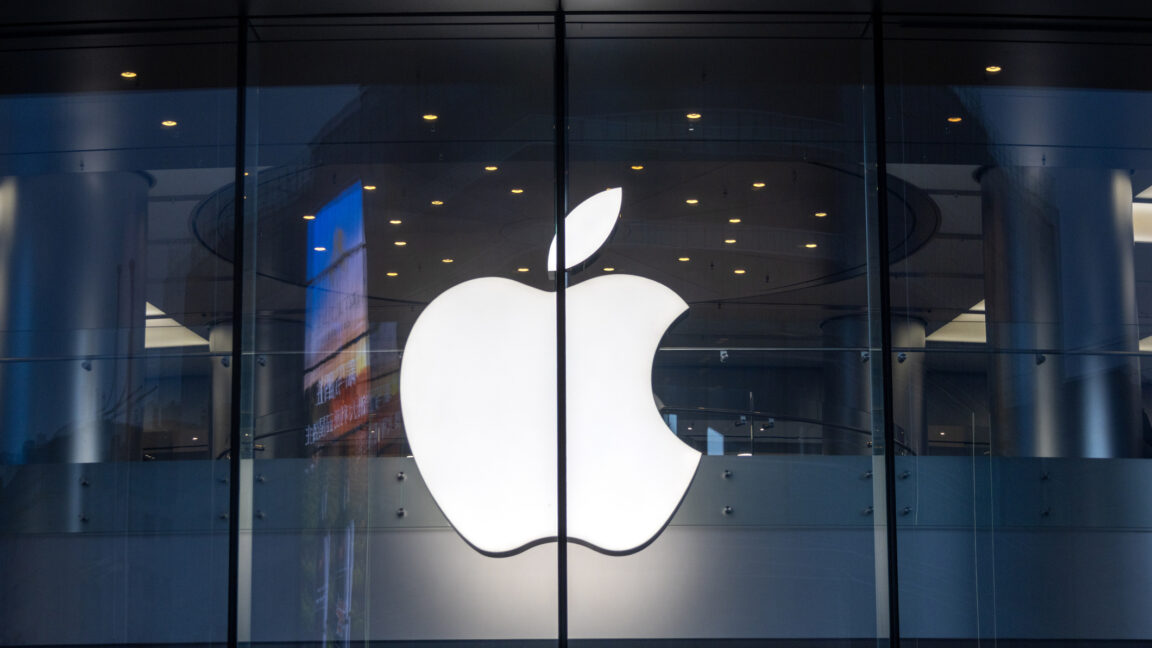 Apple silent as Trump promises “impossible” US-made iPhones