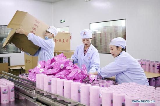 Workers pack up products at a company in Tonglu County of Hangzhou, east China's Zhejiang Province, Nov. 4, 2020. Companies started to prepare for the upcoming Singles Day sale, an online shopping festival. (Photo by Xu Junyong/Xinhua)