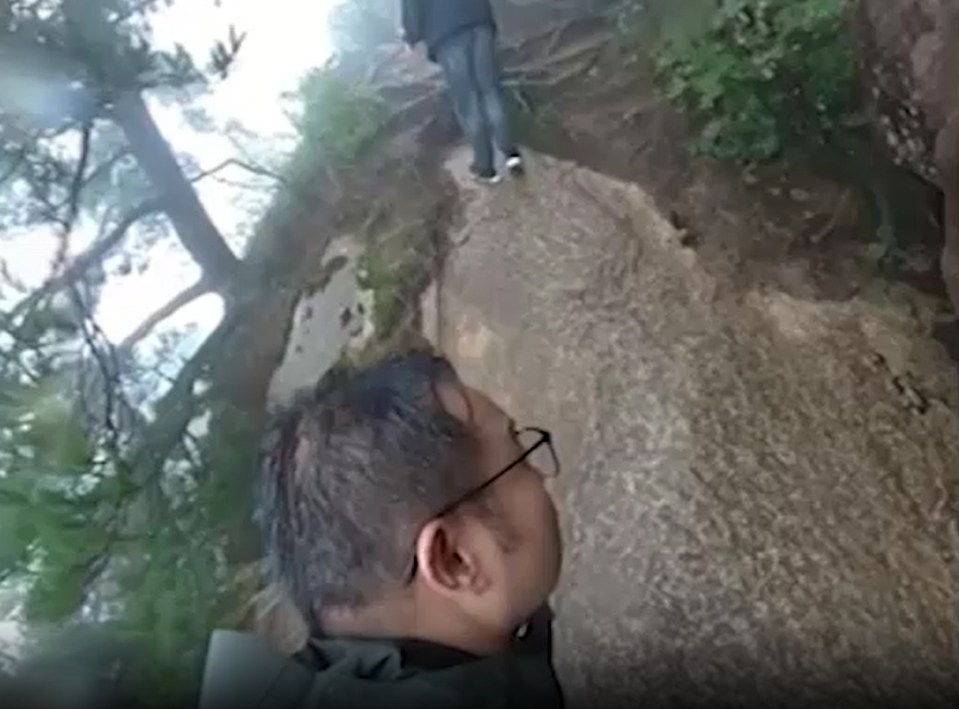 Meng and a friend hiking in the Fanzengjian Mountains